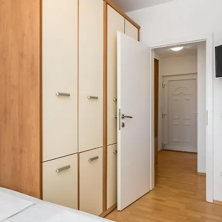 Apartament Rona Elly Mandre